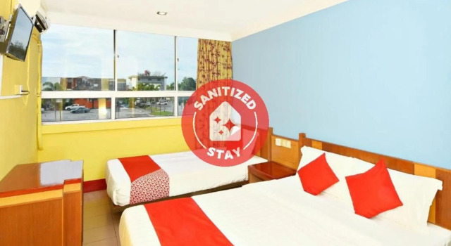 OYO 90052 Mandarin Inn, Rezerwuj Hotel Hotele w Sarawak z parkingiem, Parking