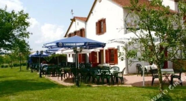 Struppshof, Boek Hotel Perl 