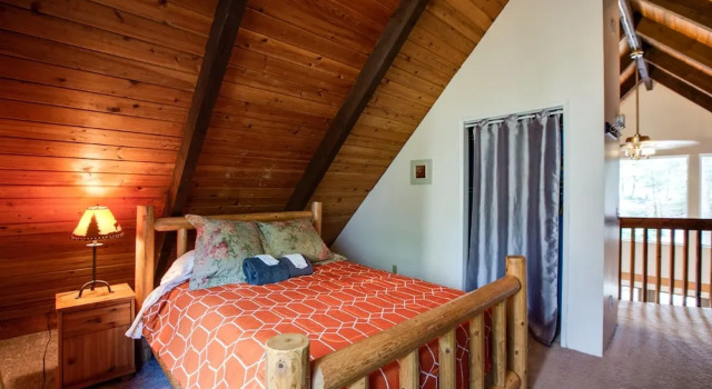 99MBR - Hot Tub - WiFi - Pets Ok - BBQ - Sleeps 6, Buchen Sie Ferienhaus Hotels in Glacier mit Parkplatz, Parkplätze