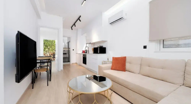 Апартаменты Deluxe Stylish Apartment in Athens Riviera with Outdoor Patio