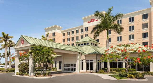 Полулюкс Hilton Garden Inn Fort Myers Airport/FGCU