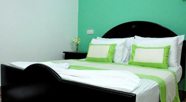 Kandy IVY Banks Lake View Resort, Забронировать Отель Отели Канди с парковкой, рядом с Железнодорожный вокзал Канди, Парковка