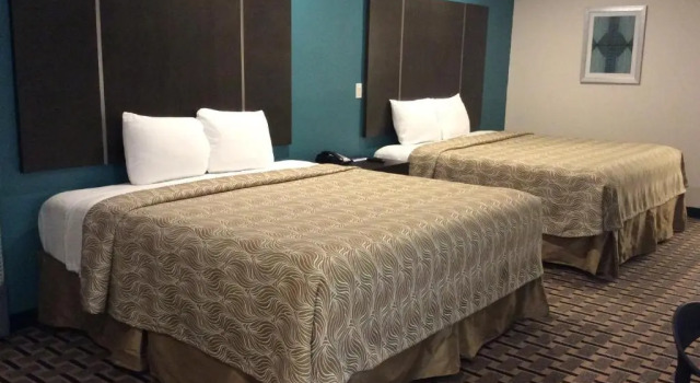 Четырёхместный номер Standard Regency Inn & Suites- NW Houston