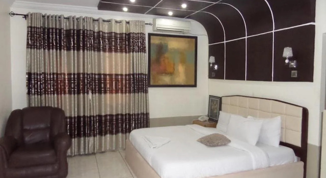 Prumssy Hotel, Reserva ahora Hotel Hoteles en Eti-Osa con aparcamiento, Aparcamiento