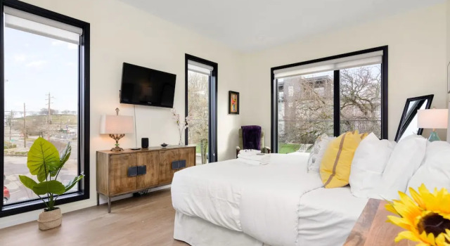 Illume Resort-style Haven Spacious Balcony 2 Bedroom Condo