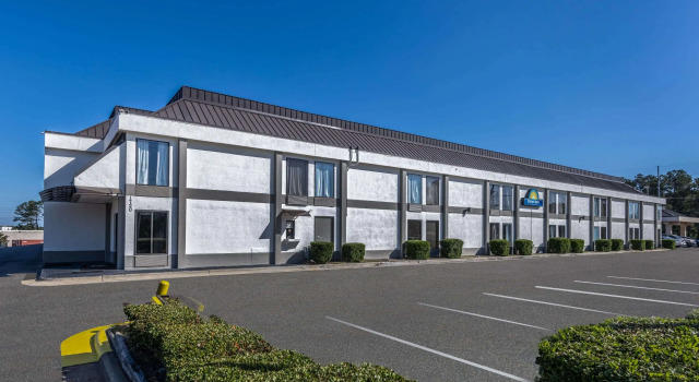 Days Inn & Suites by Wyndham Fort Bragg/Cross Creek Mall, Забронировать Мини-отель Форт-Брэгг Северная Каролина
