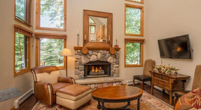 50 Dakota Park 4 Br Townhouse by RedAwning