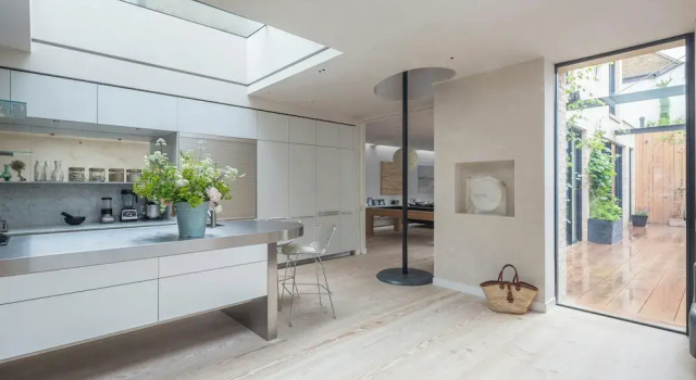 Blythe Road by Onefinestay