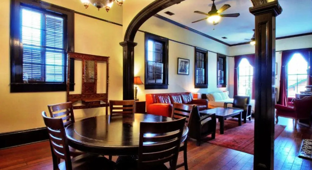 Люкс с 2 комнатами Royal Street Inn & Bar