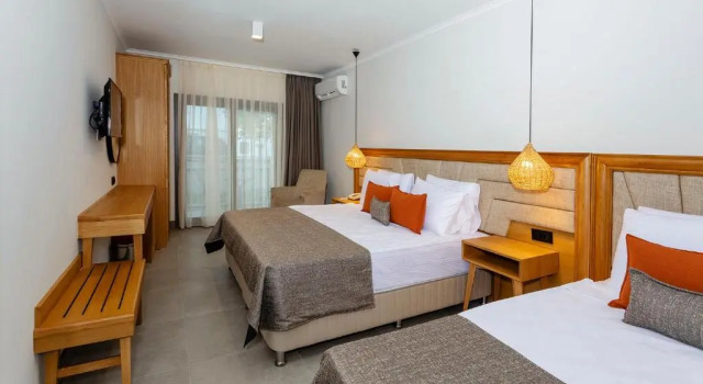 Трёхместный номер Comfort Yalıpark Beach Hotel