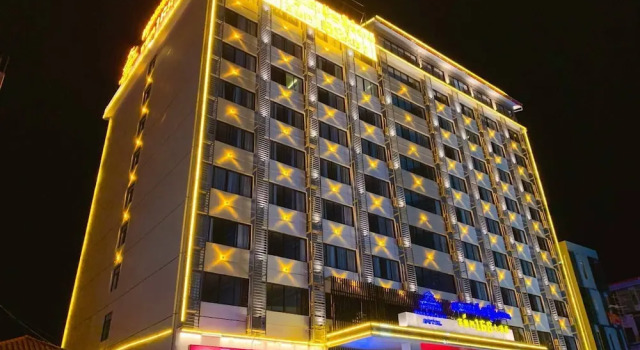 Paramount 168 Hotel
