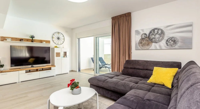 Scenic Villa in Linardi?i With Private Swimming Pool, Varaa Villa Hotellit Kvarner Islands uima-altaalla, Uima-allas