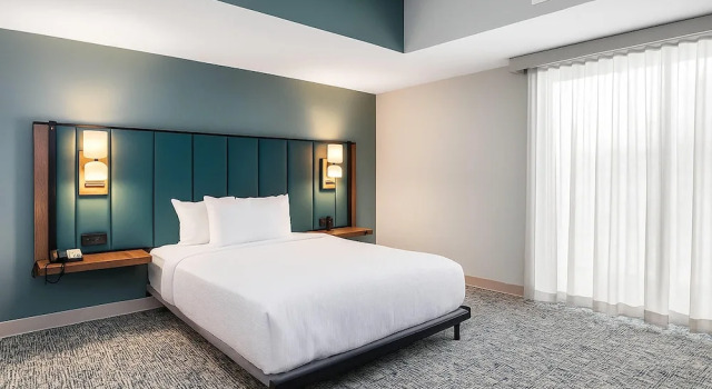 Двухместный люкс c 1 комнатой с балконом Wingate by Wyndham Geneva at SPIRE Academy