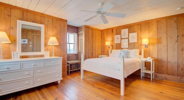 118 Kitchens Beach 9 Br home by RedAwning, Book Hotel 3-stjernede hoteller i Debordieu Colony, 3*