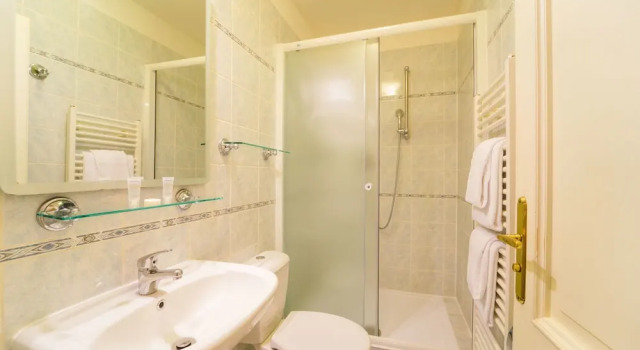 Standardní Dvoulůžkový s manželskou postelí pokoj Hotel Saint George