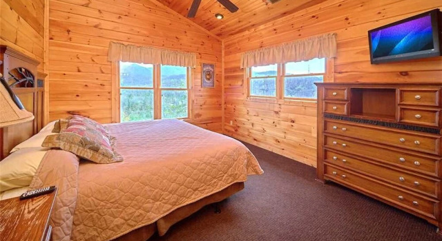 Tennessee Walts 4 Bedroom Mountain View Home with Hot Tub