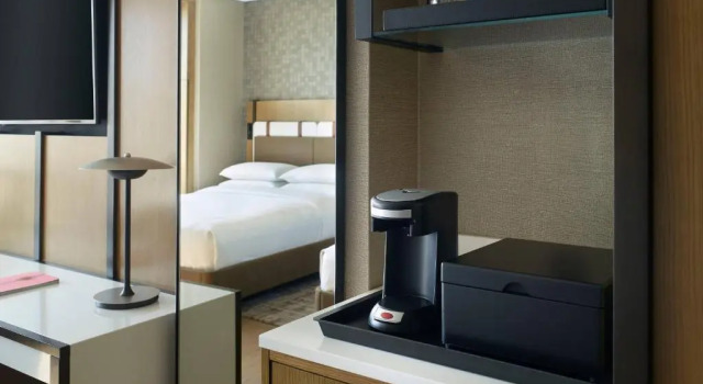 Четырёхместный номер Standard с видом на город Lexington Marriott City Center