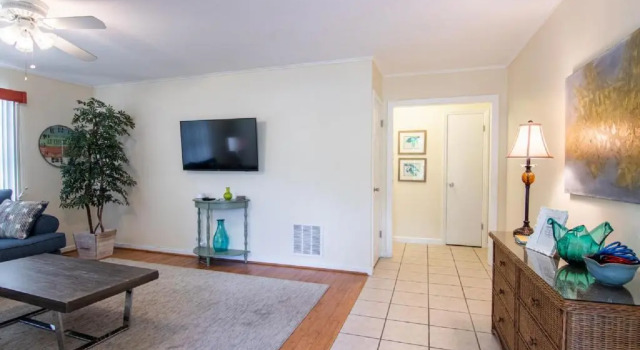 Cozy Tropical Bungalow Duplex with Heated Pool, Забронировать Отель Сарасота Sarasota Area, рядом с Nontando
