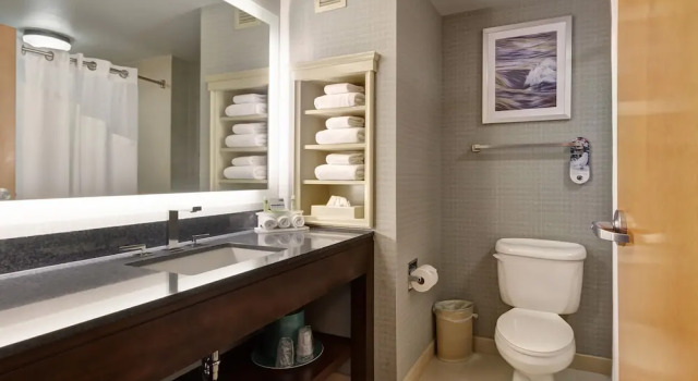 Двухместный люкс Holiday Inn Express Hotel & Suites Warwick-Providence Airport by IHG