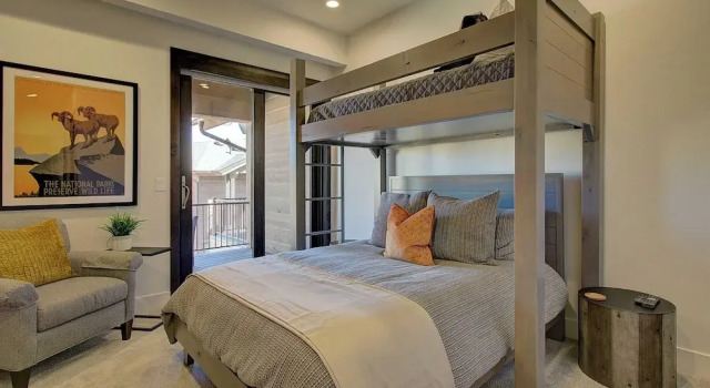 Коттедж с 3 комнатами с балконом Juniper Landing 3 Bedroom by Avantstay Condo in Park City Mountain Resort w/ Pool, Hot Tub & Gym
