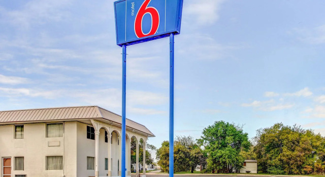 Motel 6 Waco, TX - Lacy Lakeview