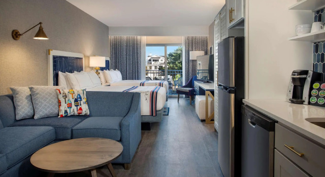 Четырёхместный номер Standard Fenwick Shores, Tapestry Collection by Hilton