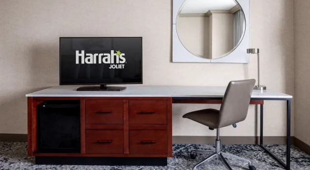 Run of House Harrahs Joliet Hotel & Casino - A Caesars Rewards Destination