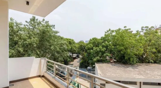 Saltstayz Premier - Sector 50 & Golf Course Ext Road