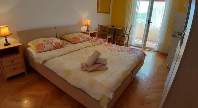 Студия с балконом Apartments and Rooms Dobrila
