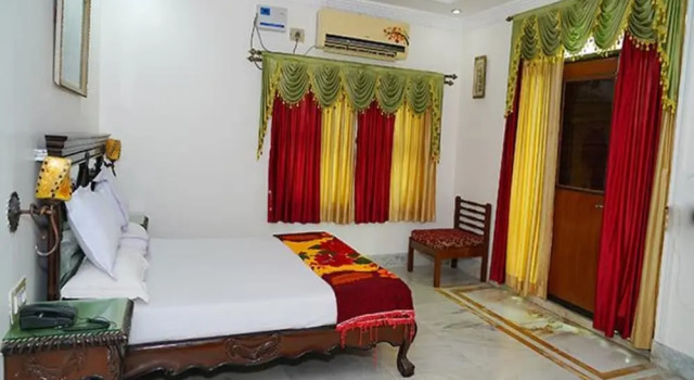 Camera Deluxe FabHotel Prime Indeedcare