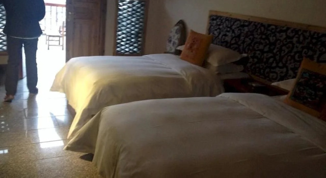 Xijiang Huayin Holiday Hotel