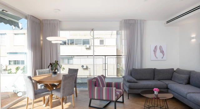 New Decoreted 2 Bed Penthouse With Cool Balcony, Забронировать Апартаменты/квартира Апартаменты Тель-Авива, рядом с Пляж Бограшов, Апартаменты/квартира