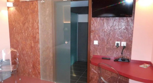 FastHotel Montmarault - Auberge du Grand Champ, Book Hostel / Vandrerhjem Hostels i Burgund, Hostel / Vandrerhjem