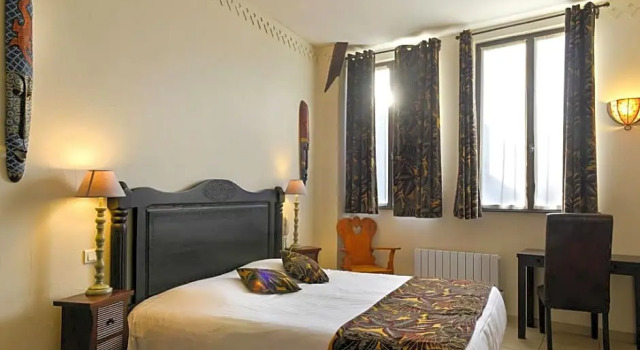 Коттедж Hôtel & Spa du Domaine des Thômeaux, The Originals Relais