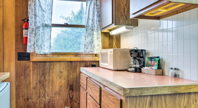 Коттедж Cozy Franconia Cottage w/ Community Pool & Hot Tub