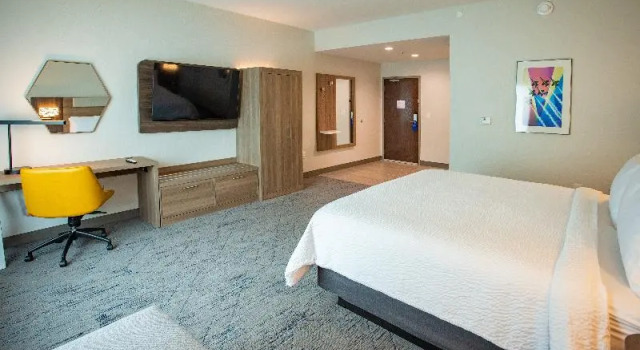 Номер Premium Holiday Inn Express & Suites Pensacola Airport Nor