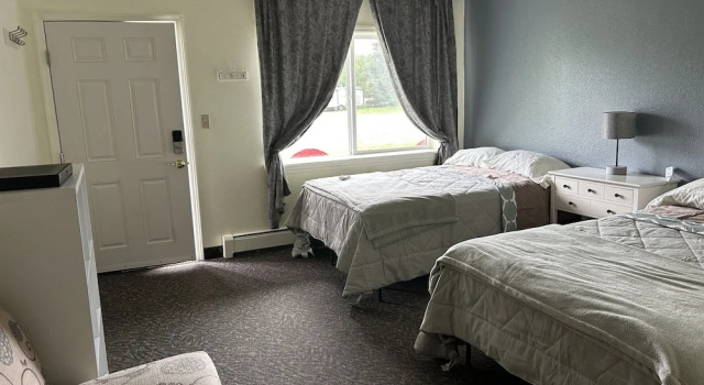 Четырёхместная студия Economy Цокольный этаж Bird Creek Motel