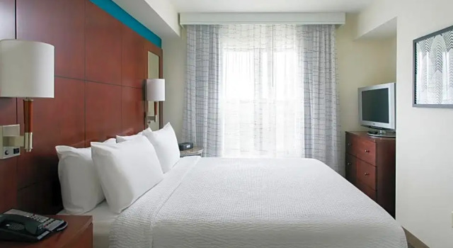Четырёхместный люкс с 2 комнатами Residence Inn Los Angeles Burbank/Downtown