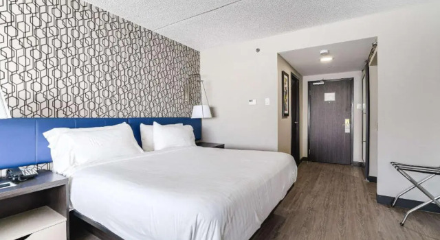 Номер Standard GLō Best Western Mississauga Corporate Centre