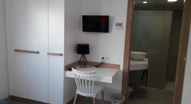 Трёхместный номер Superior Hostal Cervantes Playa