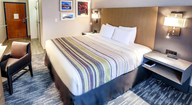 Двухместный номер Standard Country Inn & Suites by Radisson Nashville Airport TN