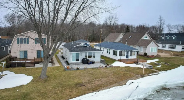 Коттедж Bright Houghton Lake Home w/ Boat Dock + Fire Pit