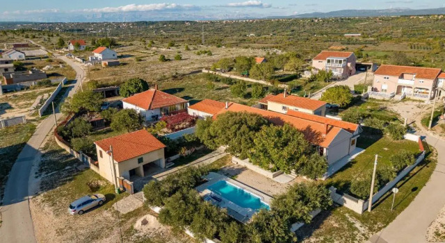 Holiday Home Apios, Varaa Lomakoti Benkovac Zadar County