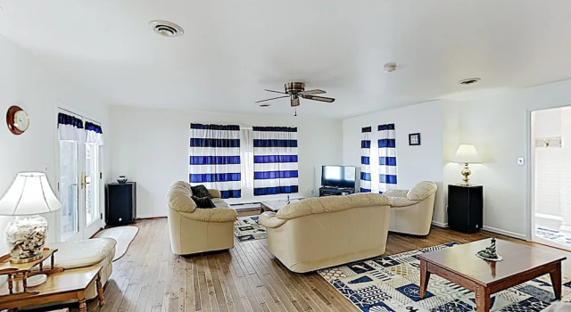 Tranquil Canal-front Getaway - 3 Blocks To Beach 4 Bedroom Home