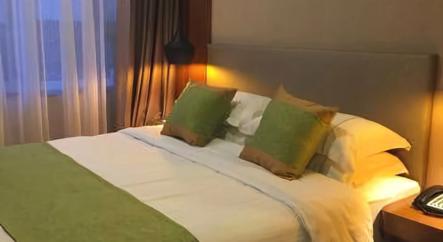 Elong Yam Hotel (Near Panyu Chimelong and Guangzhou South Railway Station)