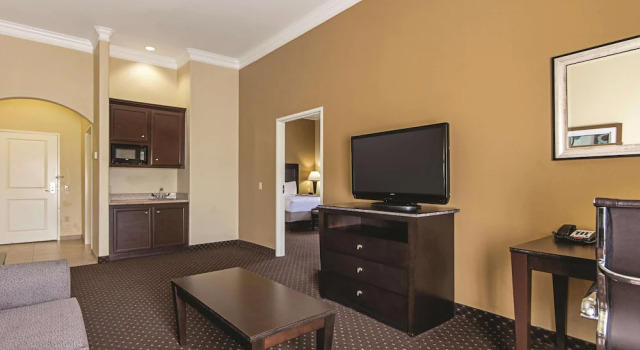 Люкс Deluxe с 2 комнатами La Quinta by Wyndham Houston New Caney