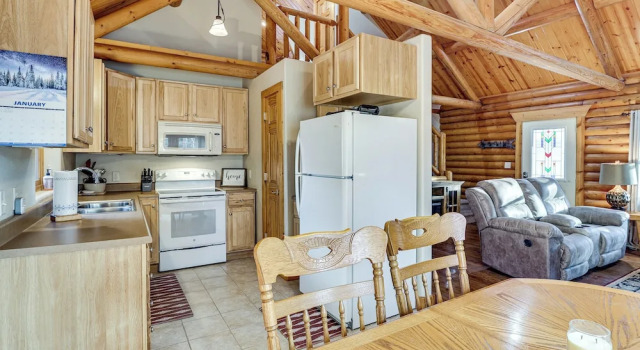 Walk to Main St! Modern Sturgis Cabin w/ Yard, Забронировать Дом для отпуска Стерджис Black Hills National Forest, рядом с Monument Health Sturgis Hospital