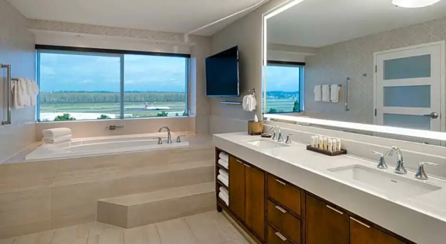Двухместный люкс Presidential с 2 комнатами Embassy Suites by Hilton Portland Airport