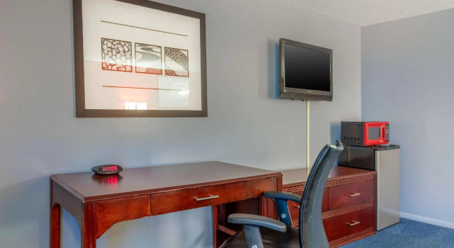 Четырёхместный номер Standard Rodeway Inn