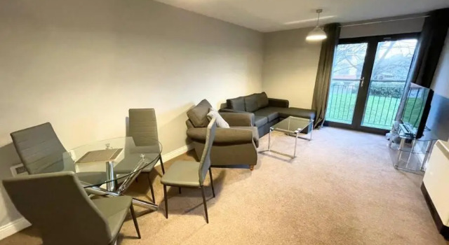 BEST PRICE! Huge 1 bed Apartment, City Centre, Single Beds or Super King, Sofabed & FREE SECURE PARKING